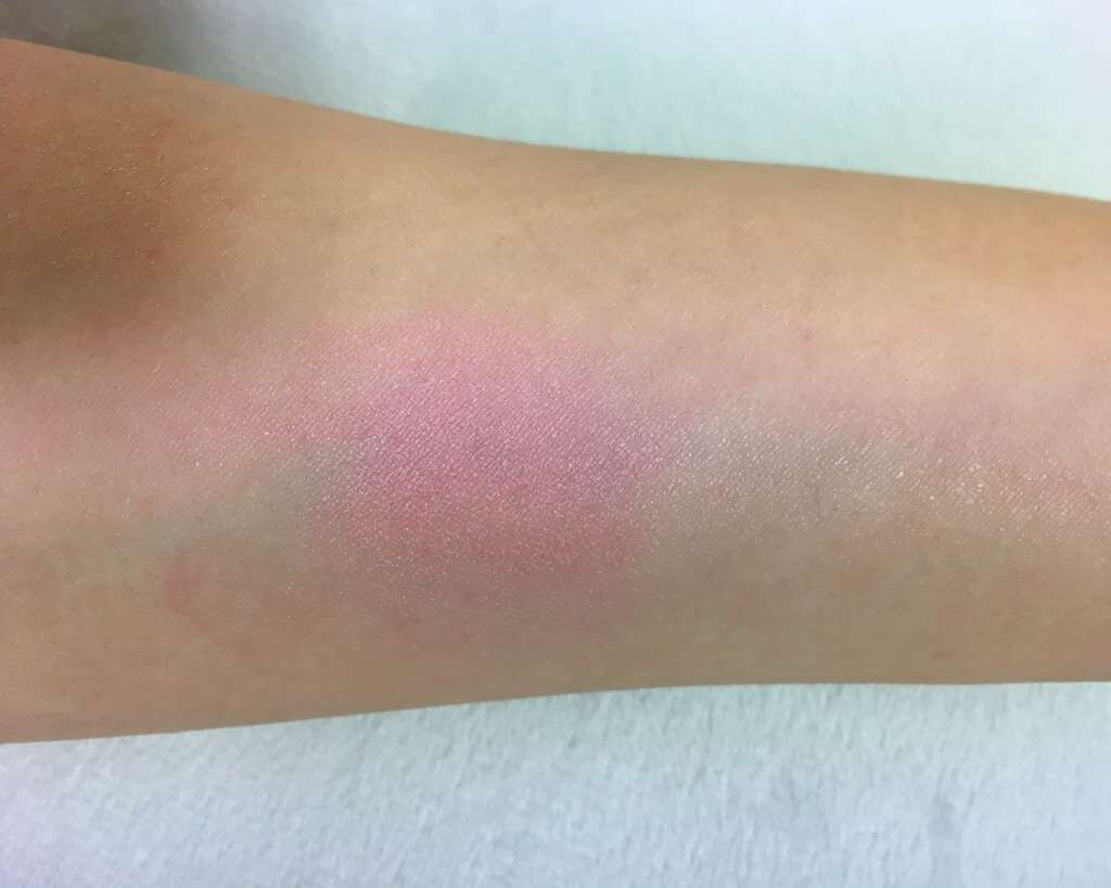 パフ・デ・チーク(フラワーハーモニー)/MAJOLICA MAJORCA/パウダーチークを使ったクチコミ(2枚目)