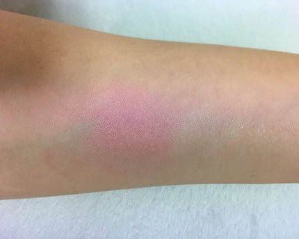 パフ・デ・チーク(フラワーハーモニー)/MAJOLICA MAJORCA/パウダーチークを使ったクチコミ(2枚目)