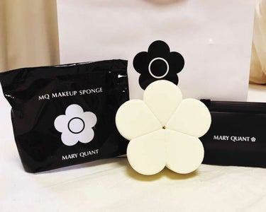 MARY QUANT MQ メークアップ スポンジのクチコミ「マリークヮント  メイクアップスポンジ

化粧スポンジです。
可愛い花の形してます。これをちぎ.....」（1枚目）