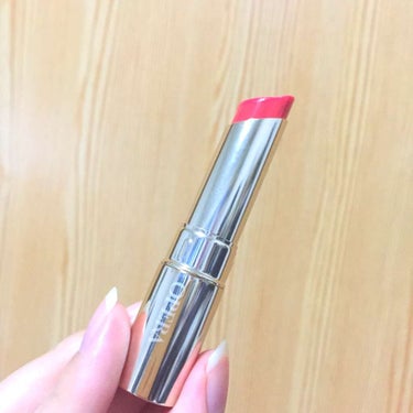 OPERA
リップティント 05 コーラルピンク💄

１〜３度塗りの色を比較したのでスワイプしてみてください💓

こちらは1番人気色のコーラルピンクです。
テクスチャーはとても滑らかで、実際に塗ってみる