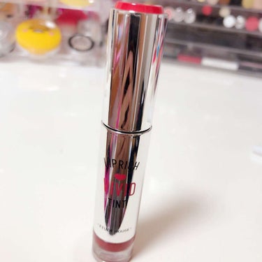 ETUDE HOUSE
VIVID TINT
本当に発色がよくて真っ赤って感じです！
パキッとした赤なので濃いメイクとかに合います！
