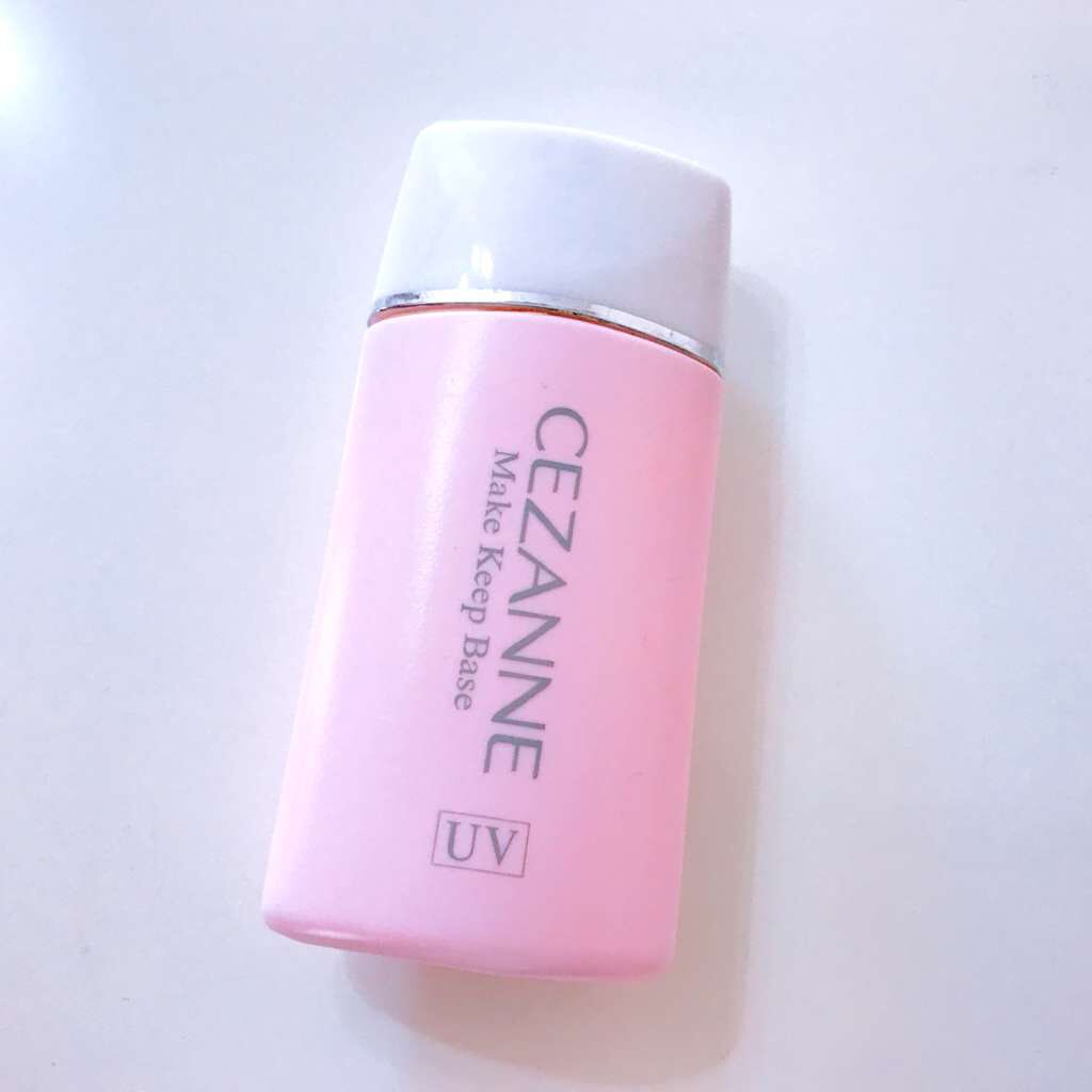 何個もリピしているコスメです☺️


✨オススメポイント✨
ほんとに1日中皮脂が出てこなくて、テカらない！
気持ちトーンアップもしてくれる。
伸びがいい！
安い🐛


💧マイナスポイント💧
日焼け止めを塗った上から塗ると、白いカス？み