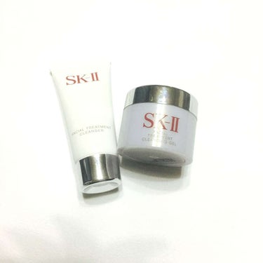 ★SK-II★
トリートメントクレンジング


サンプルをお客さまであるBAさんにいただきました♥

クレンジングジェルは、なんだかパールみたいなキラキラ感??がありました🙄オイルも入っているようです!