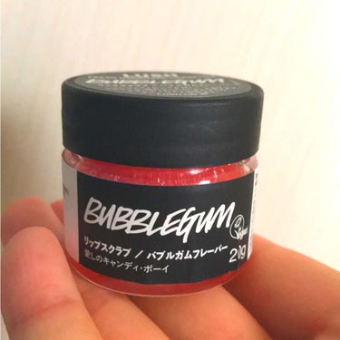 LUSHのリップスクラブです💋💕
ずっと買おうか迷っていたんですが口コミでも評判だったので思い切って買ってみました😍

少量手にとって軽くマッサージするように塗って、洗い流せばプルプルに潤います😌
色も