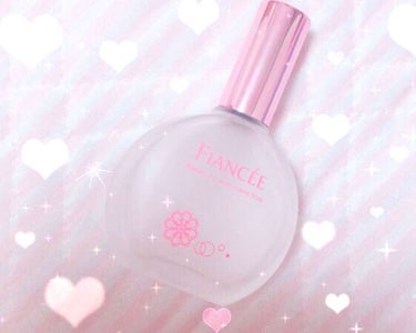 こちらの商品はシャンプー系の香りでワンプッシュしただけでも香りが長持ちします♡実際に朝にワンプッシュつけただけなのに夕方にも匂いは消えず、友達にも好評でした！！
シャンプー系の香りなので男女問わず人気で