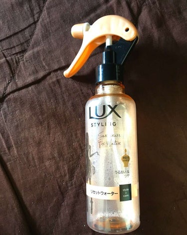 LUX 美容液スタイリング リセット ウォーターのクチコミ「毎朝の寝癖直しとコテやアイロン前に！

香りがいい！

熱から守ってくれるし、使い勝手は良きで.....」（1枚目）