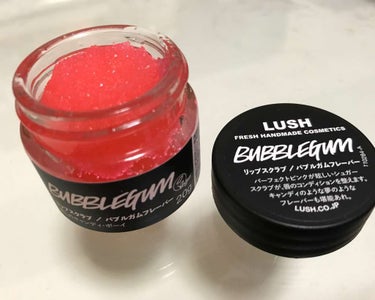 LUSH ☆ リップスクラブ 
バブルガムフレーバー💋💄

他にも種類がありましたが、
ピンクで可愛く匂いもいちごのかき氷のような
甘～い香りが好みだったのでコレに😊👆

香りが強すぎという人もいたので