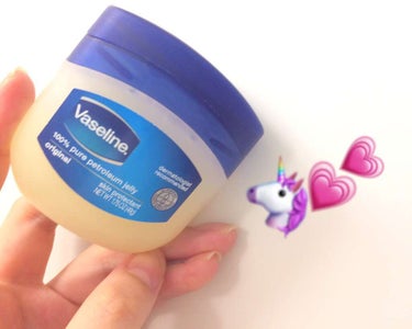 Vaseline

唇荒れたりしたら塗ってます🙆
乾燥なくなります！！
顔とかも乾燥が気になるとこに塗ったら気にならなくなる🤙🤙🤙

ネイルするときも爪のマニキュアがはみ出ちゃうところにヴァセリン塗って