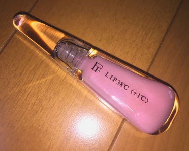 今回はフローフシ Lip38℃の+1℃を紹介します！

全然色はつかないですが、
すごくテクスチャーがさらさらで
ケア用でも普段でも使えそうです😍

潤いが長い時間キープされて、
私はすぐ潤いがなくなる