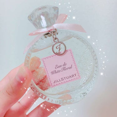 ✨🌷ジルスチュアート🌷✨
リラックス オード ホワイトフローラル
         〈オーデコロン〉50mL
女性に人気の香水で，甘くて爽やかな上品な香りがします😌💕見た目も可愛くて置いとくだけで気分が