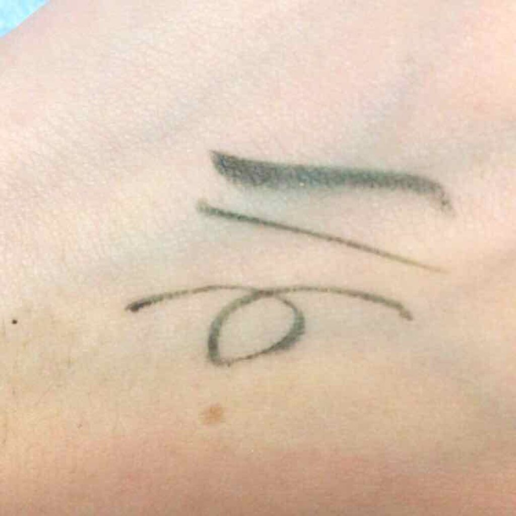 ラブライブ！カラーリキッドアイライナー/I&M ナチュラルコスメティック/リキッドアイライナーを使ったクチコミ（2枚目）