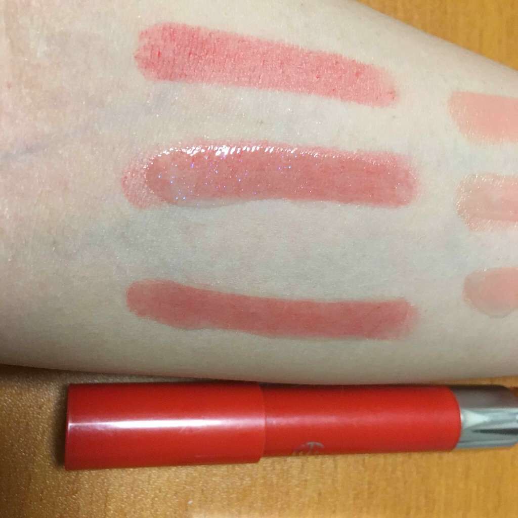 RMK リップケア カラーUVスティックのクチコミ「▷ブルーグロス比較

一番上がリップだけの状態、
真ん中がケイトのブルーグロス、
一番下がRM.....」（2枚目）