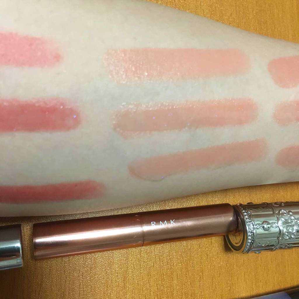 RMK リップケア カラーUVスティックのクチコミ「▷ブルーグロス比較

一番上がリップだけの状態、
真ん中がケイトのブルーグロス、
一番下がRM.....」（3枚目）