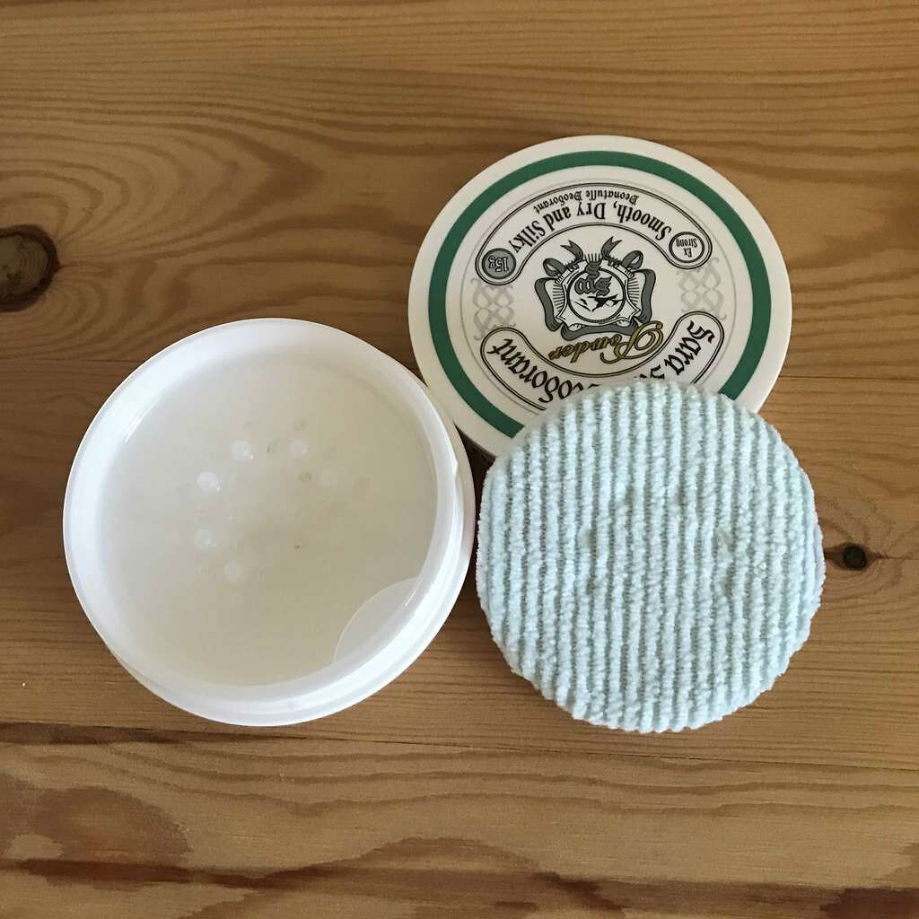 薬用さらさらデオドラントパウダー/デオナチュレ/デオドラント・制汗剤を使ったクチコミ(4枚目)