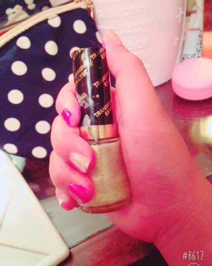 REVLON トランスフォーミング エフェクツ トップ コートのクチコミ「色は可愛いけど全然乾かない。😭
それに、ムラにもなる😢😢😢だからすぐ、ぐちゃぐちゃになっちゃう.....」(1枚目)