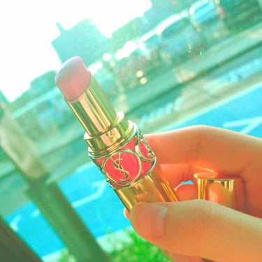 YSL イブサンローラン ''♥''
ルージュ ヴォリュプテシャイン No.45
ROUGE VOLUPTÉ SHINE 45

ルージュタキシード

カラーはピンクかレッドで迷いましたがピンクレッドっ