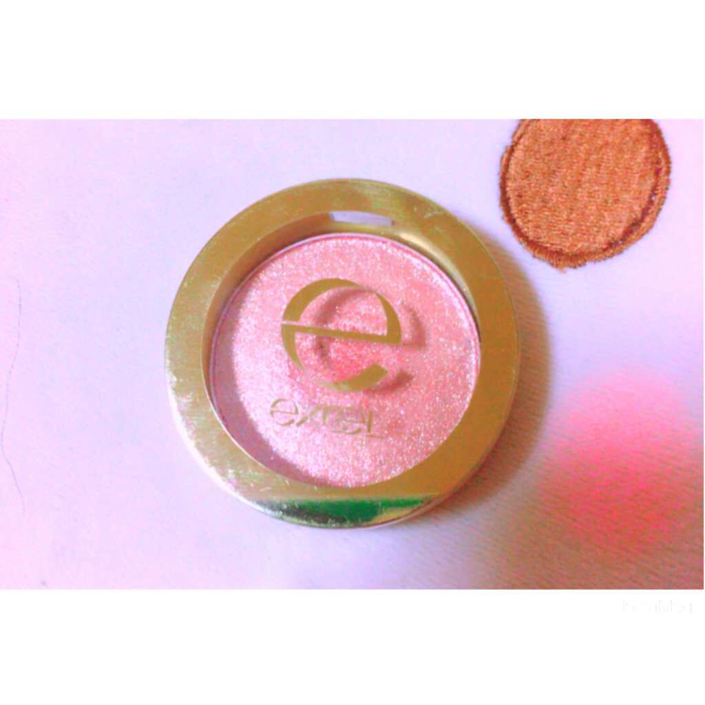 シャイニーシャドウ N/excel/単色アイシャドウを使ったクチコミ（1枚目）