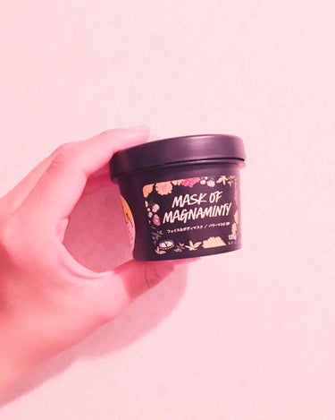 
✱LUSHのパワーマスク✱

LUSHでのリピート商品です☆
簡単に言うと夏にピッタリなマスクです❤︎
このパッケージは期間限定らしいです😳
ミントの、香りで爽やかな気持ちになります！
そして洗い流す