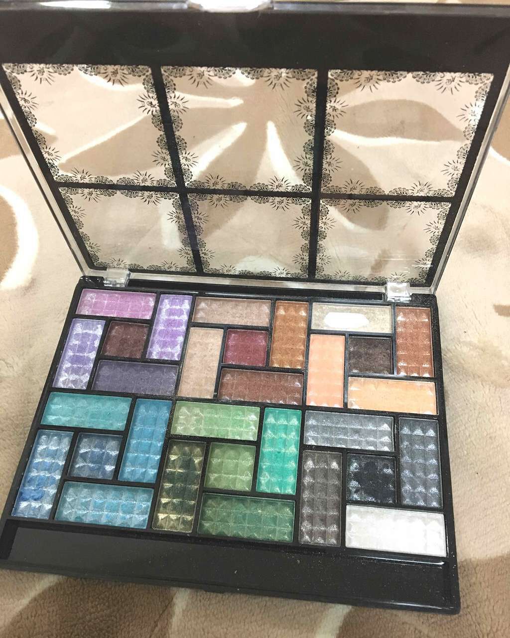 30COLORSEYESHADOWPALETTE/Dolly Angel/アイシャドウパレットを使ったクチコミ(2枚目)