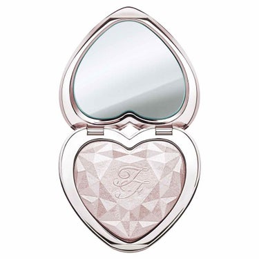 ブランド❥Too Faced 
商品❥❥❥LOVE LIGHT(Blinded by the Light)
購入先❥❥友人からのお土産

Too Facedのハイライトです。
Tゾーンや顎に乗せた瞬間に