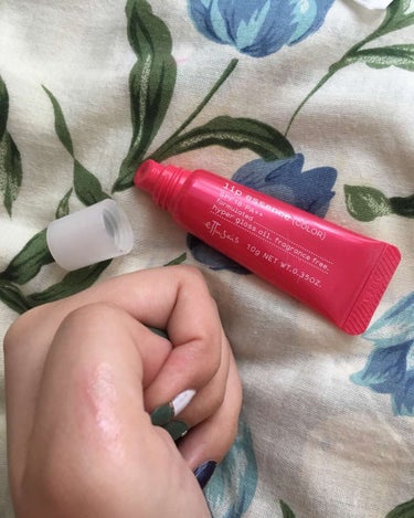エテュセ リップエッセンスa カラー
唇用美容液です！

ほんのりピンク色の美容液♬
とても塗りやすく、夜塗ったら朝にはぷるぷるに！

唇が荒れているときやパックにつかってます♬

かさかさに悩んでる人