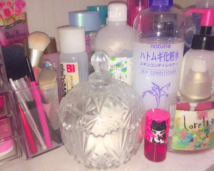 DAISO 3段式クリアーケースのクチコミ「私のコスメ収納💖💖
( リップ&スキンケア用品&ヘアケア剤編 )
リップはダイソーのクリアな.....」(2枚目)