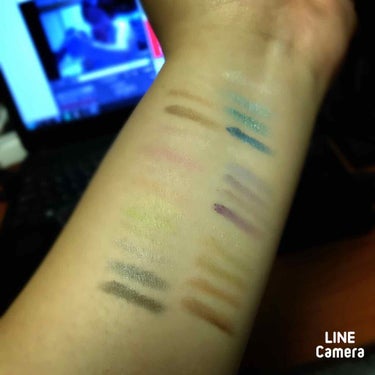 L.A.COLORS 28カラー アイシャドーパレットのクチコミ「L.A. COLORS
28- Color Eyeshadow Palette
頂き物なので購.....」（3枚目）