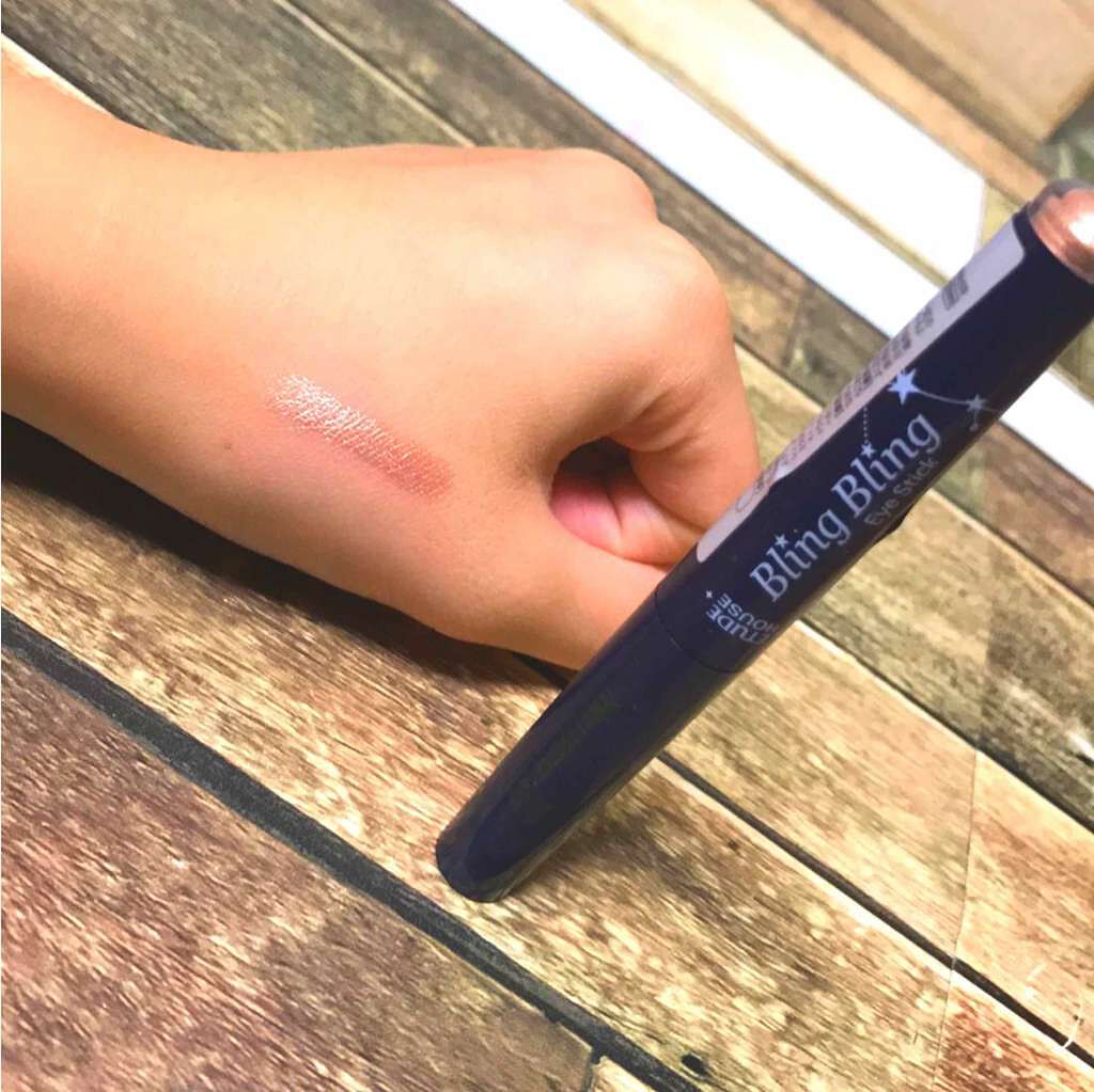 キラキラ アイシャドウ/ETUDE/スティックアイシャドウを使ったクチコミ(1枚目)