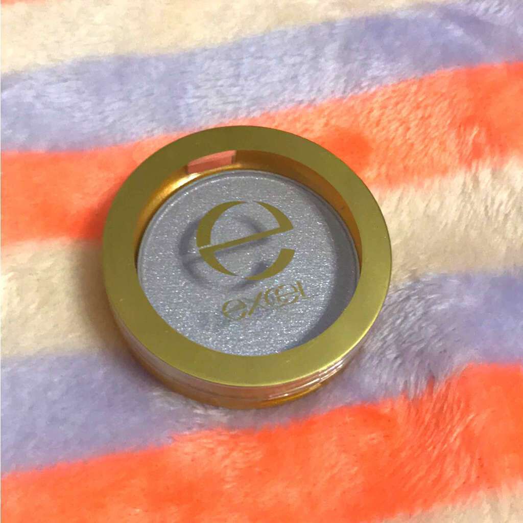 シャイニーシャドウ N/excel/単色アイシャドウを使ったクチコミ(1枚目)