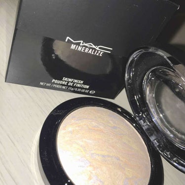 macのミネラライズ スキンフィニッシュ ライトスカペード🤙🏼💗(フェイスパウダー)
買う前はプチプラと変わらないんじゃ、、、って思ってお試しでつけてもらったらとんでもない✋🏼🤚🏼時間が経ってもキラキラ