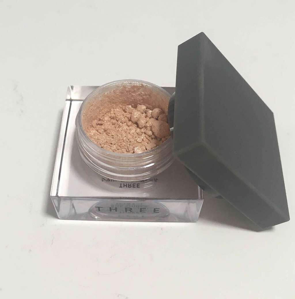 シマリング カラー ヴェール/THREE/単色アイシャドウを使ったクチコミ（1枚目）