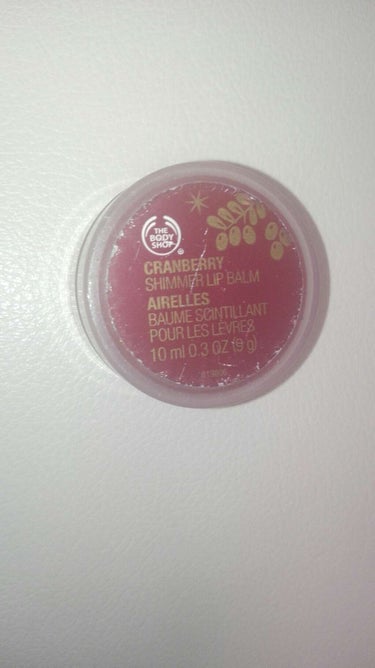 THE BODY SHOP
赤っぽい色のキラキラリップバームです

とっても綺麗だし香りもよくて
すごいウキウキします。

これだけ使うのもよしですが、
色付きリップのうえにこれを塗って
いろんな色を楽