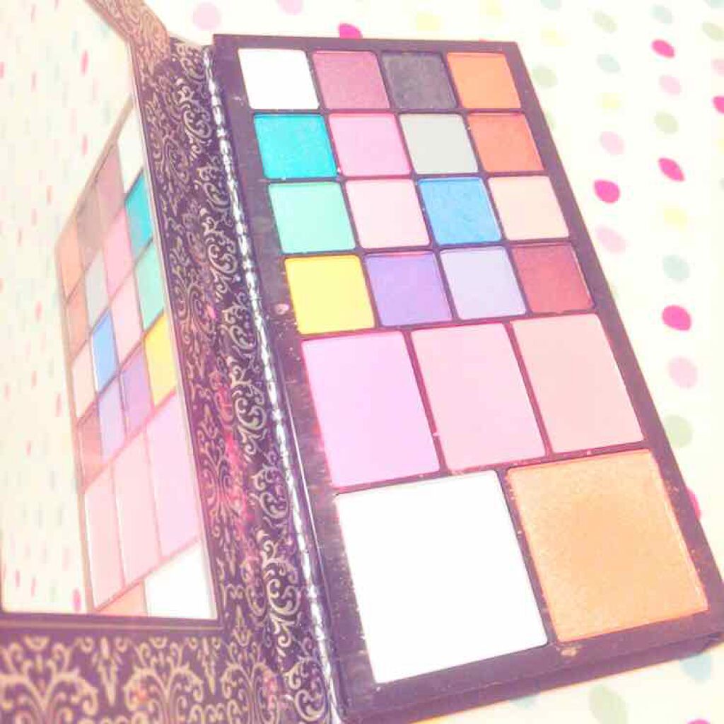 メイクアップブック/マリブビューティー/アイシャドウパレットを使ったクチコミ(1枚目)