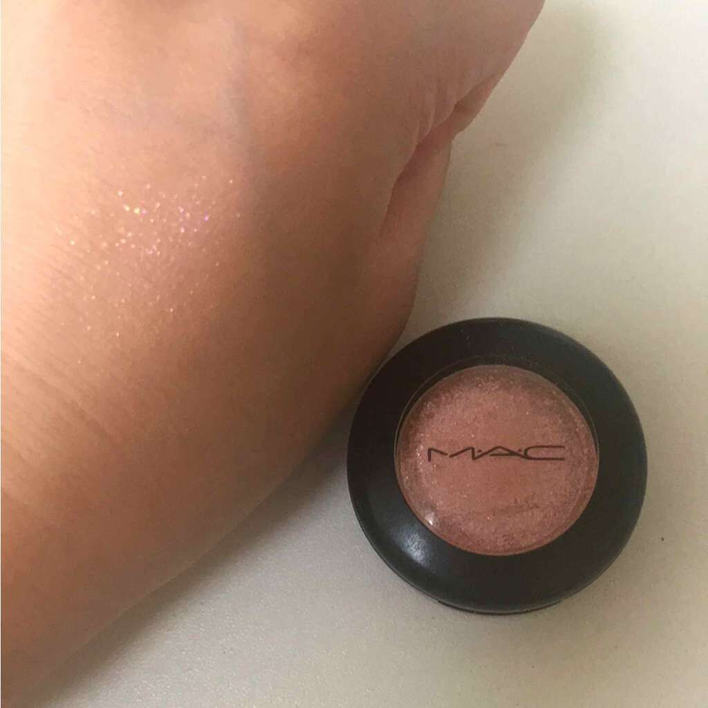 ダズルシャドウ/M・A・C/単色アイシャドウを使ったクチコミ(1枚目)