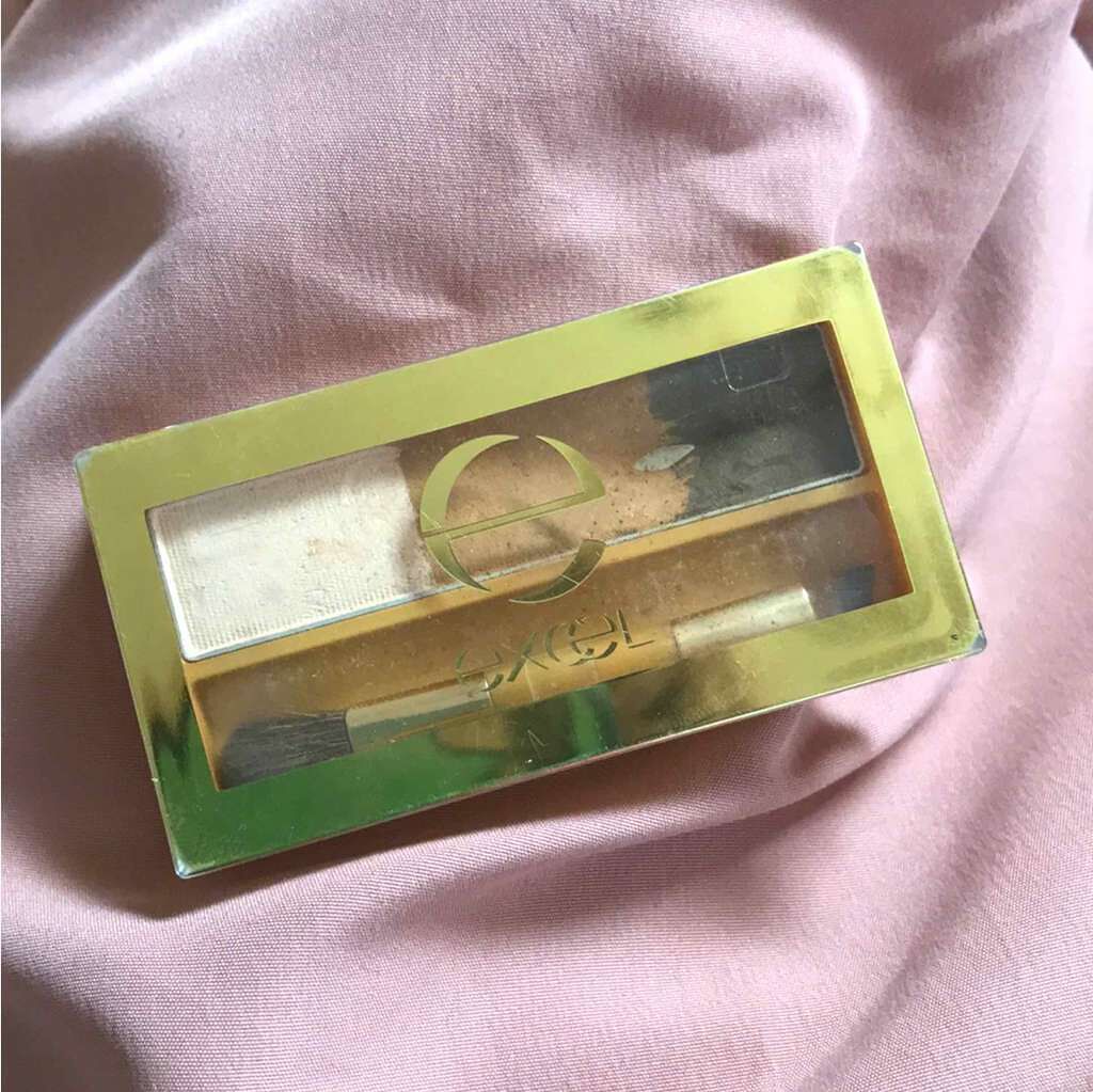 excel ハイライト＆ブロウコンパクトのクチコミ「色はライトブラウンです。
付属の筆がとってもお気に入りです！
粉質もしっとりしていて、なんとな.....」（1枚目）