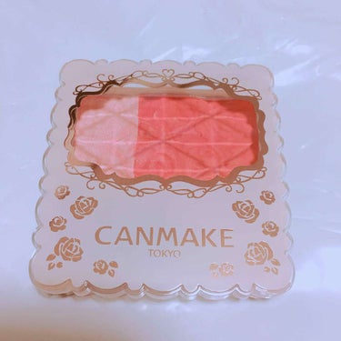 CANMAKE    "マット&クリスタルチークス"03
*
*
ピンク色のチークです🌸
マットもツヤも出来る優れものです！

色は結構薄付きなので初心者でもやりやすい！

ふわっと血色感のある頰にでき