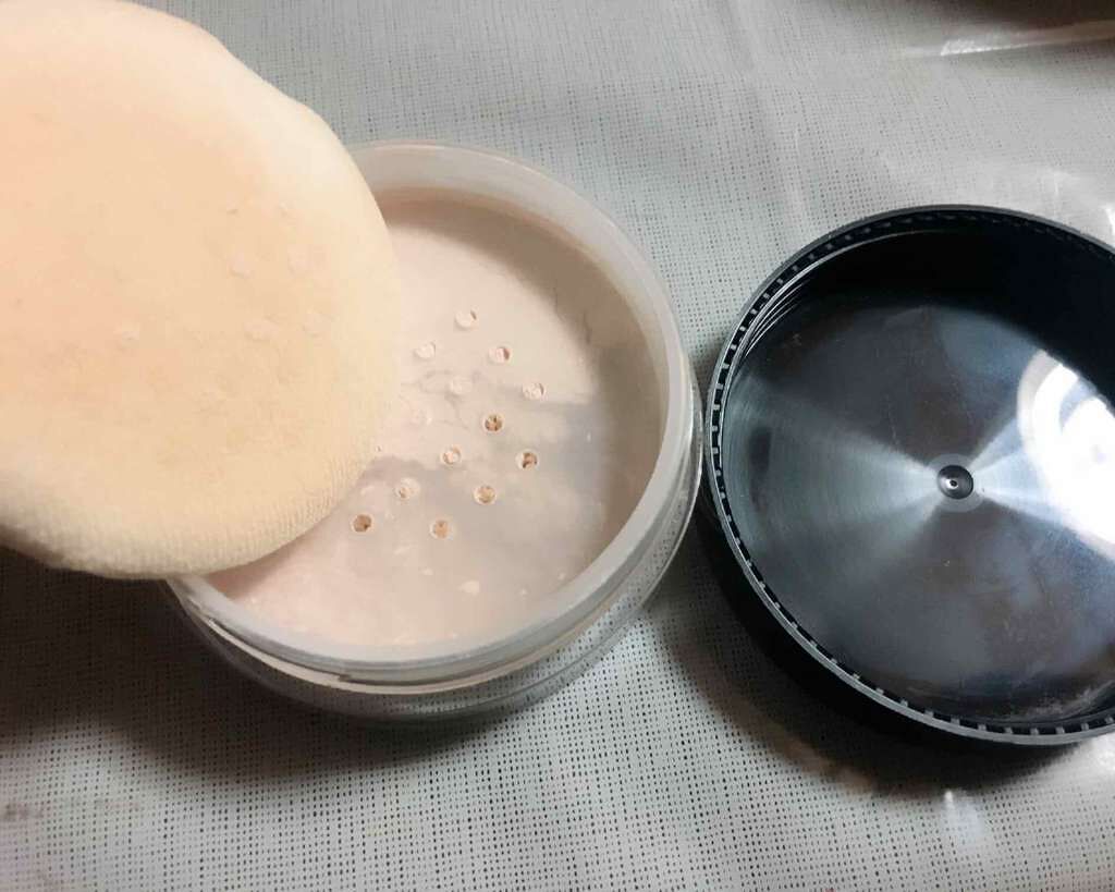 しまむら DNフェイスパウダーLOライトオークル〈ディズニー･マリー〉のクチコミ「しまむらで可愛いと思って買ったフェイスパウダー✨

ライトオークルなので明るい肌にしたい人にオ.....」（2枚目）