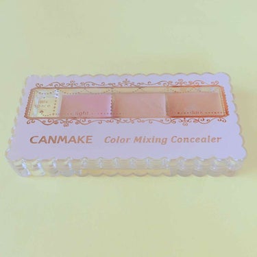 CANMAKE"color mixing concealer"
*
*
三色入ったコンシーラーです！

使った感想は、伸びがあんまり良くない(¬_¬)

塗ると白っぽく残るというか、乾燥しやすいかなぁ
