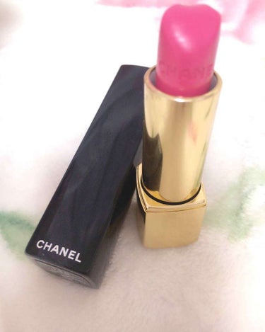 🍒CHANEL ルージュ アリュール🍒
発色◎、保湿△、匂い◎、デザイン◎
138番💋
キュートな色で発色もいいけど口紅なので乾燥します！