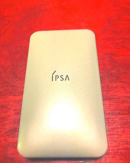 IPSA クリエイティブコンシーラーeのクチコミ「メイクする時は絶対使ってます!
真ん中の色が、ピンクがかっていて、くまを隠すのに最適です!✨💫.....」(1枚目)