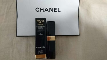 妹からのプレゼントです～(*^ω^*)
CHANELのリップは初めて使ったのですが、発色が良くてオススメです！
高級感のあるパッケージなので、ポーチに入れておくだけで気分があがります↑↑