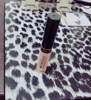 theSAEM(ザセム)TIP CONCEALER1.5
関根リサさんの動画でみて、めちゃいいってゆーてはったから買ってみたらほんまにカバー力すごくて、これぞコンシーラー！ってかんじ😊
色が何色があるみ