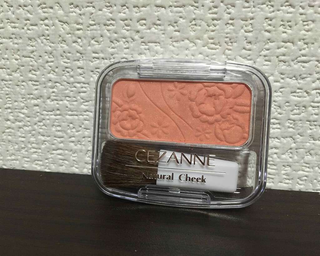 

セザンヌ ナチュラルチークN 10  オレンジピンク

セザンヌのパウダーチークです( ¨̮ )
私が購入したN10のカラーは人気No.2みたいです( ˘ᵕ˘ )♡
確かに肌馴染みのいいカラーでどんな年代の方にでも使えるカラーだなと思い