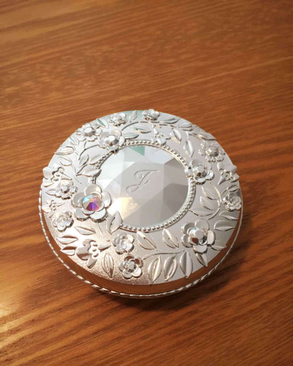 クリスタルルーセント フェイスパウダー 09 fairy/JILL STUART/プレストパウダーを使ったクチコミ（1枚目）