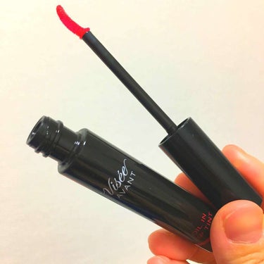 ヴィセアヴァンのオイルインリップティント💄
お色は001のチェリーレッドです🍒

テクスチャーは重めのこってりで、グロスに近いです
ボンボンのティントグロスに似てると思いました！

オイル感はあまりない