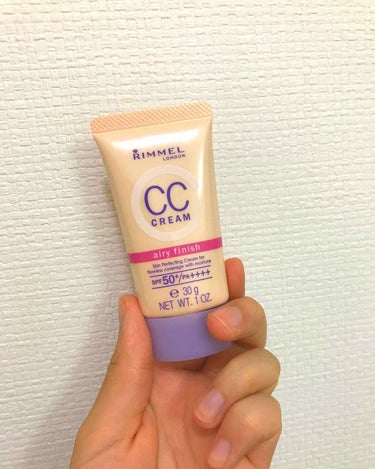 リンメルのCCクリームのエアリーフィニッシュです✨
色は002番です！

こちらは薄づきなのにしっかりカバーしてくれて崩れにくいです！

しかも、SPF50+/PA++++で夏には嬉しい紫外線対策もバッ