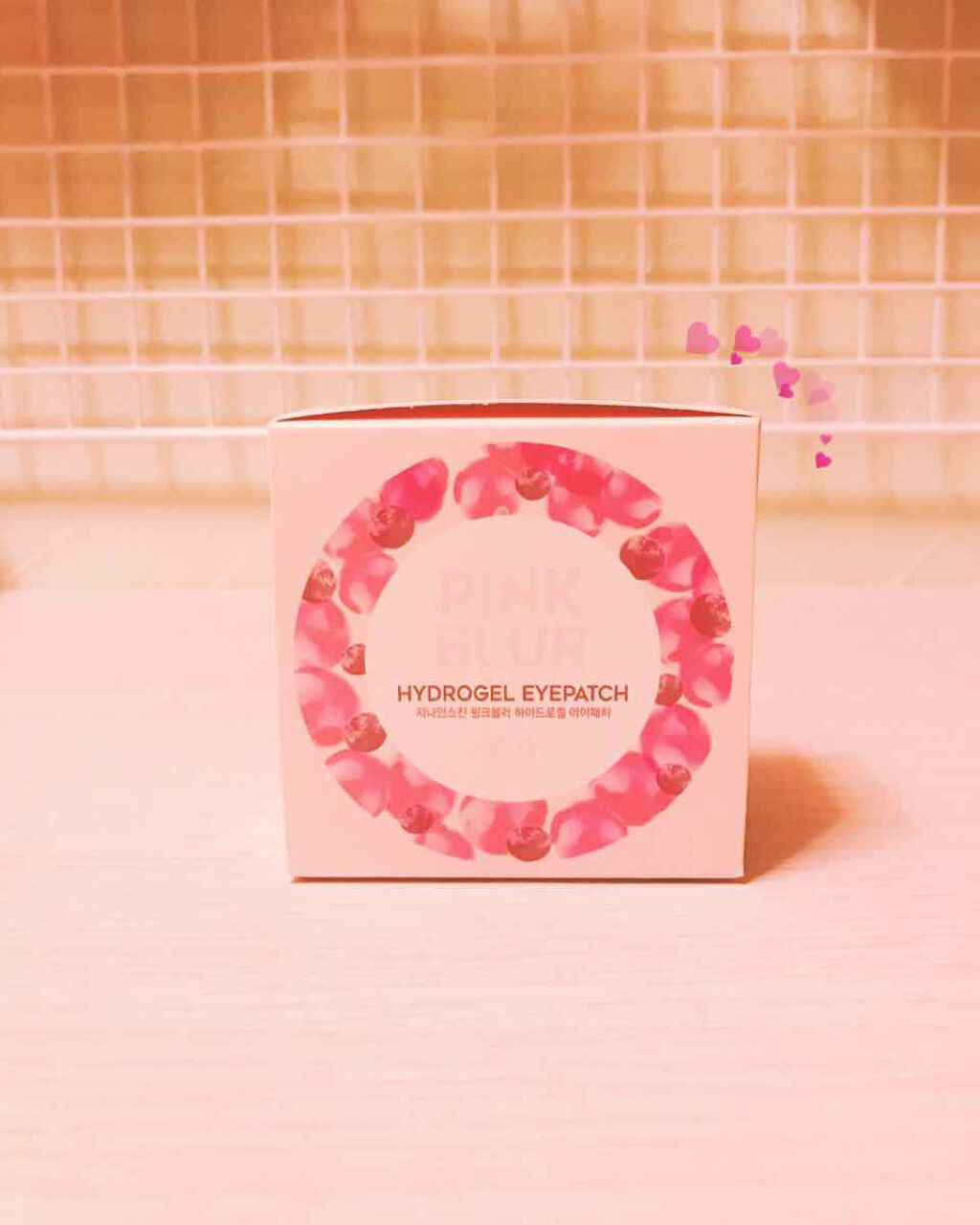 코즈에🌿 on LIPS 「目元のクマ用に、新大久保で購入しました👀グリッター入りのピンク..」(1枚目)