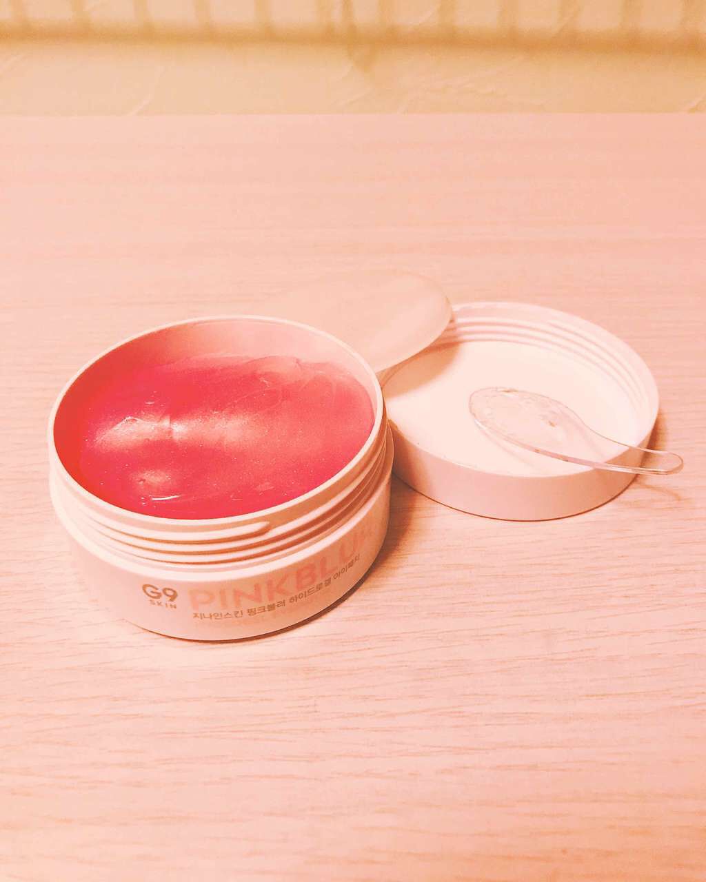 코즈에🌿 on LIPS 「目元のクマ用に、新大久保で購入しました👀グリッター入りのピンク..」(3枚目)