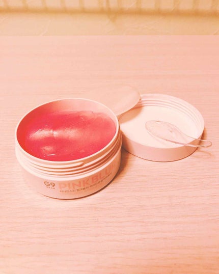 코즈에🌿 on LIPS 「目元のクマ用に、新大久保で購入しました👀グリッター入りのピンク..」(3枚目)