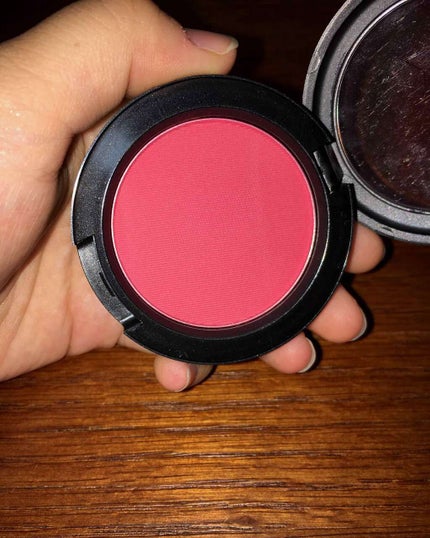 M・A・C パウダー ブラッシュのクチコミ「チークの紹介です😊
MACのパウダーブラッシュの「フランクリースカーレット」というお色です(.....」(2枚目)